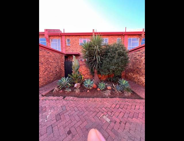 2 BEDROOM DUPLEX FOR SALE IN DORANDIA